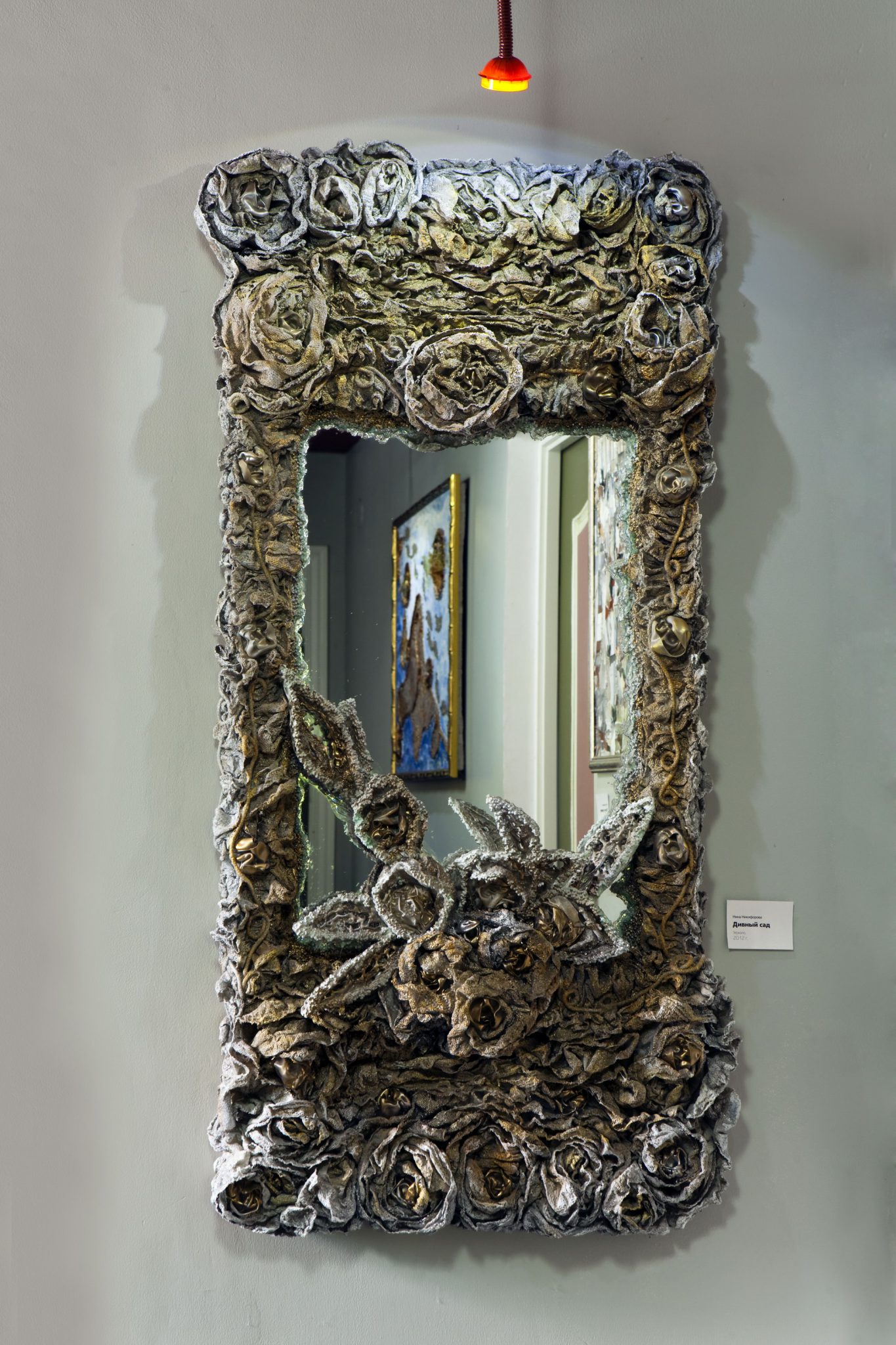Нина Никифорова. Зеркало «Цветущий сад». 2012 г. 135х65 см.